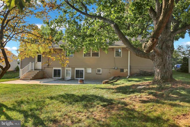 1807 SALEM RD, Wyomissing, PA 19610