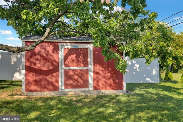 1807 SALEM RD, Wyomissing, PA 19610