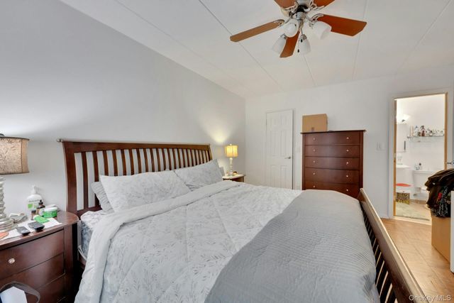 370 Central Park Avenue 2E, Scarsdale, NY 10583
