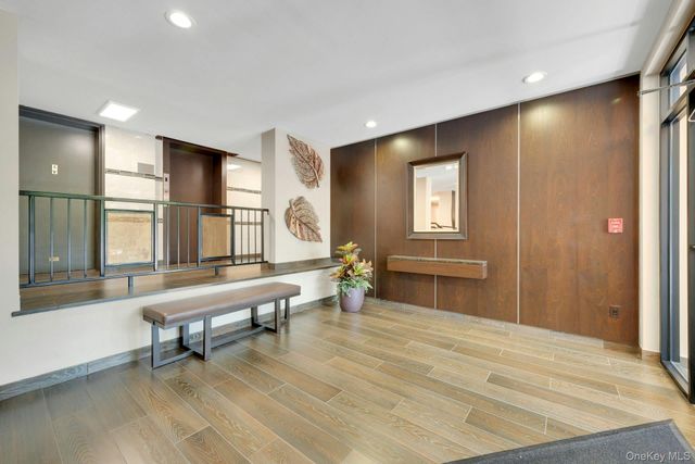 370 Central Park Avenue 2E, Scarsdale, NY 10583