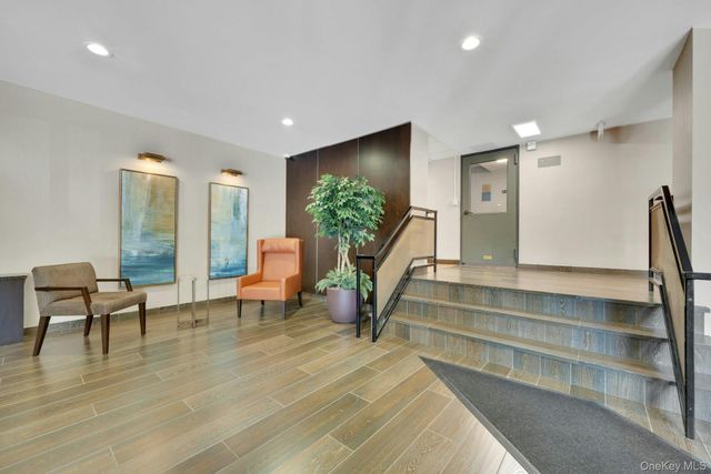 370 Central Park Avenue 2E, Scarsdale, NY 10583