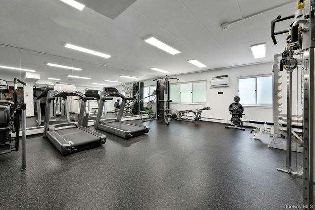 370 Central Park Avenue 2E, Scarsdale, NY 10583
