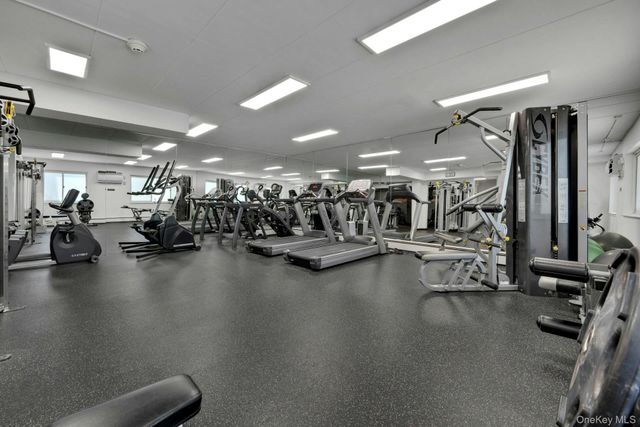 370 Central Park Avenue 2E, Scarsdale, NY 10583