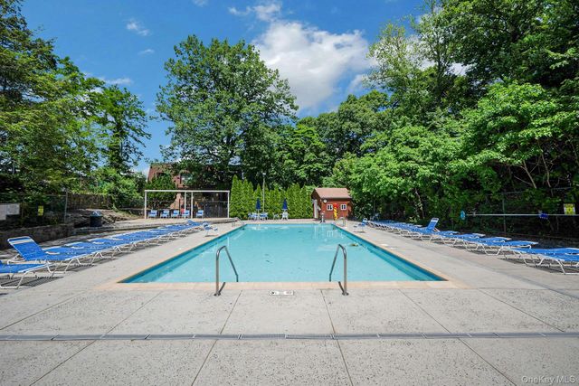 370 Central Park Avenue 2E, Scarsdale, NY 10583