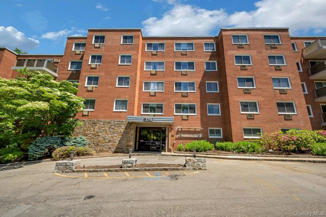 370 Central Park Avenue 2E, Scarsdale, NY 10583