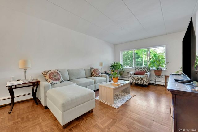 370 Central Park Avenue 2E, Scarsdale, NY 10583