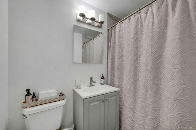 370 Central Park Avenue 2E, Scarsdale, NY 10583