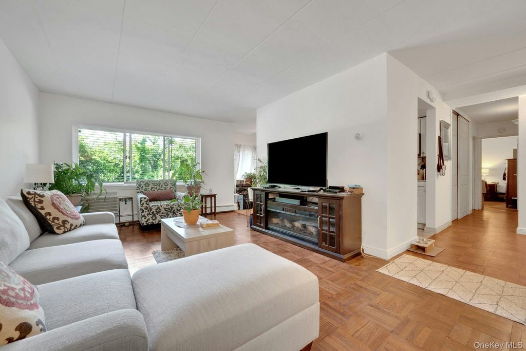 370 Central Park Avenue 2E, Scarsdale, NY 10583