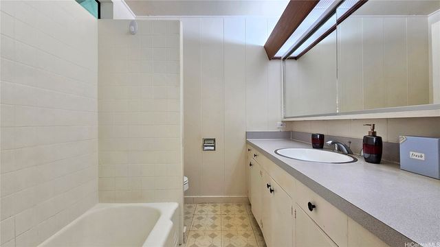 4125 Pakolu Place, Honolulu, HI 96816