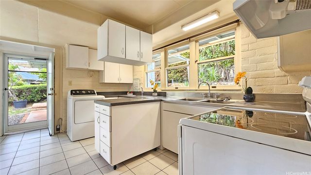 4125 Pakolu Place, Honolulu, HI 96816
