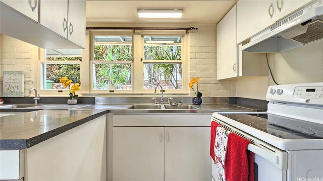 4125 Pakolu Place, Honolulu, HI 96816