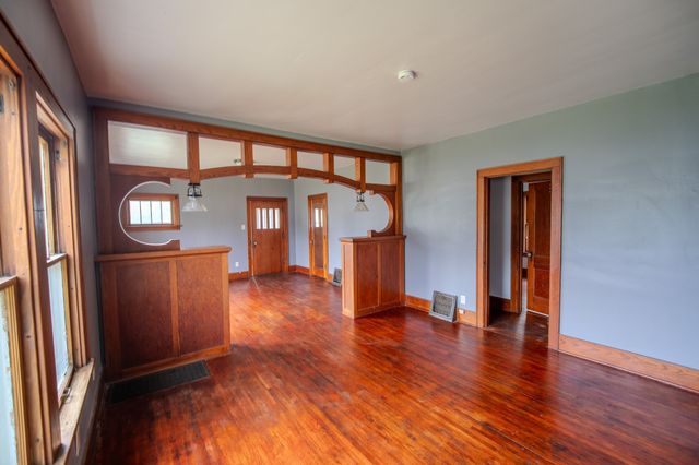 313 N 1st Street, Ogden, IA 50212