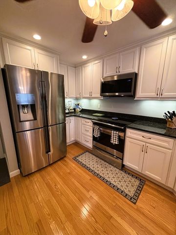 18 Bonwood Dr. 402, Mashpee, MA 02649