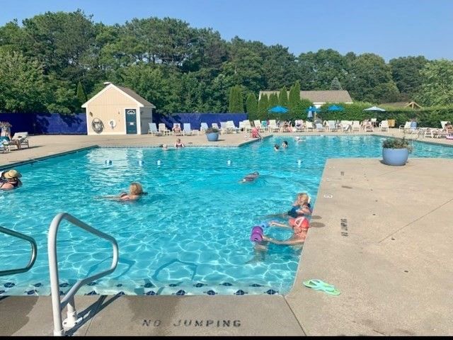 18 Bonwood Dr. 402, Mashpee, MA 02649