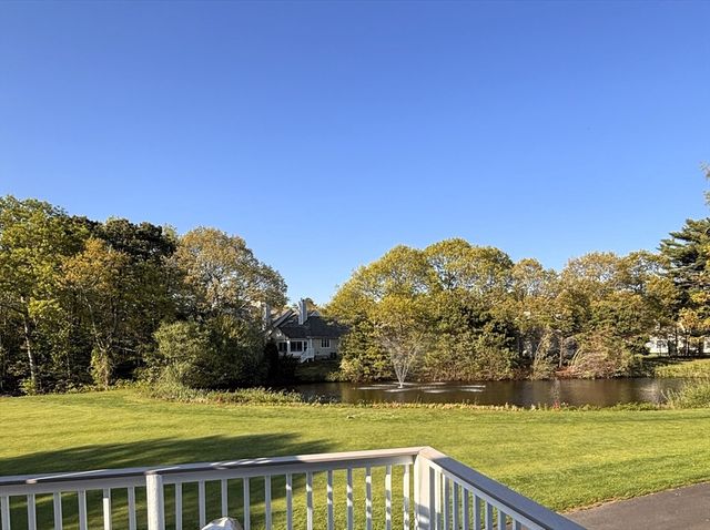 18 Bonwood Dr. 402, Mashpee, MA 02649