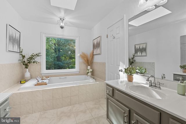 14367 N SLOPE ST, Centreville, VA 20120