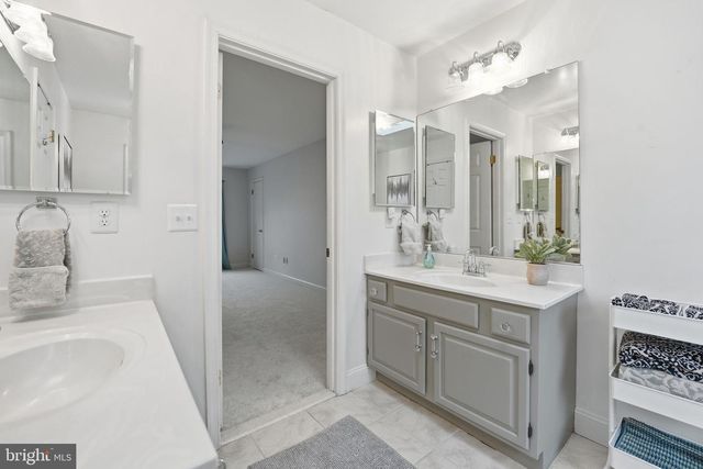 14367 N SLOPE ST, Centreville, VA 20120