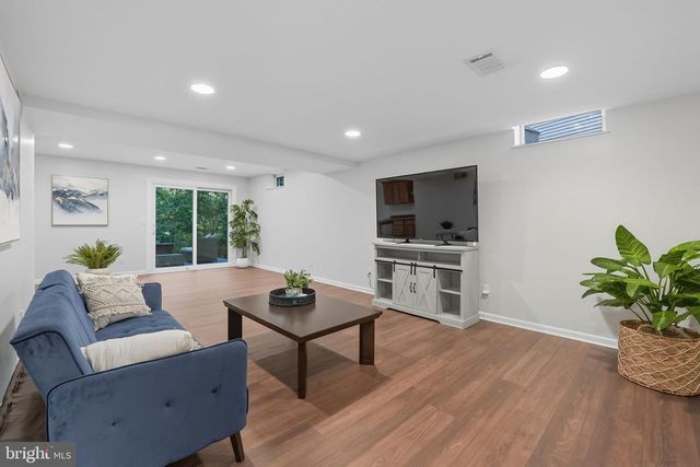 14367 N SLOPE ST, Centreville, VA 20120