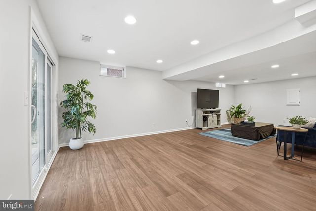 14367 N SLOPE ST, Centreville, VA 20120