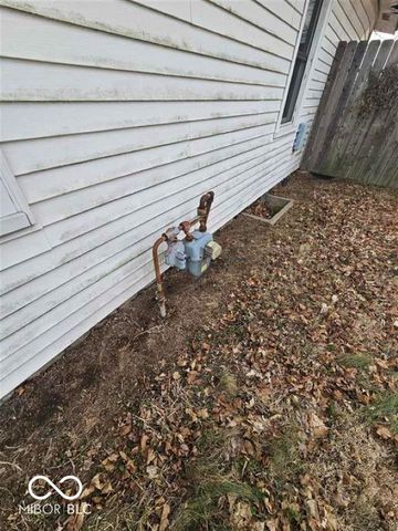 1621 R Avenue, New Castle, IN 47362