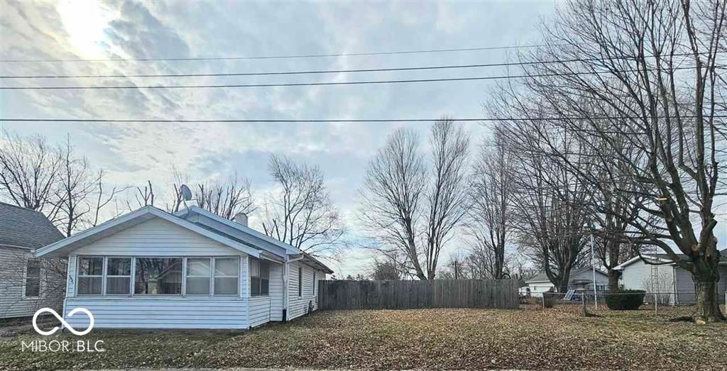1621 R Avenue, New Castle, IN 47362