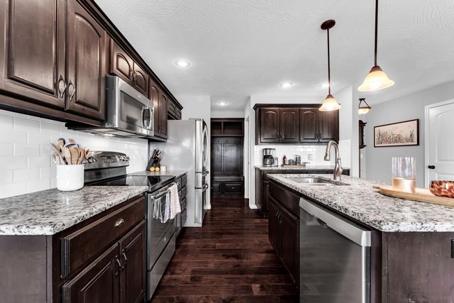 612 N Lincoln Avenue, Republic, MO 65738