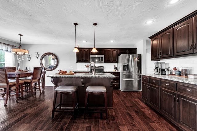612 N Lincoln Avenue, Republic, MO 65738