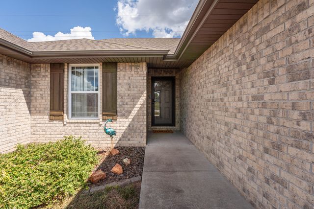 612 N Lincoln Avenue, Republic, MO 65738
