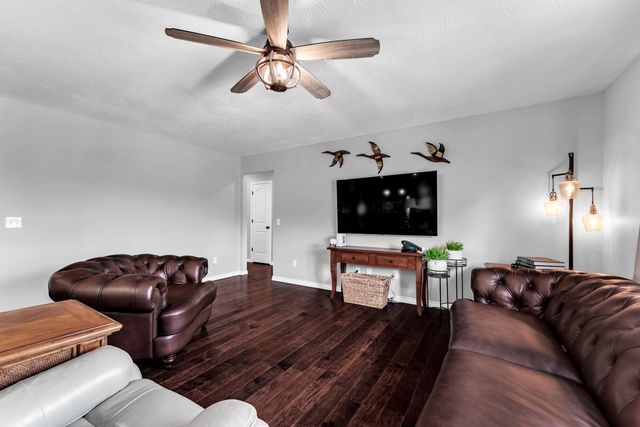 612 N Lincoln Avenue, Republic, MO 65738
