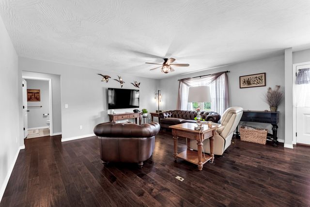 612 N Lincoln Avenue, Republic, MO 65738