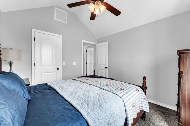 612 N Lincoln Avenue, Republic, MO 65738