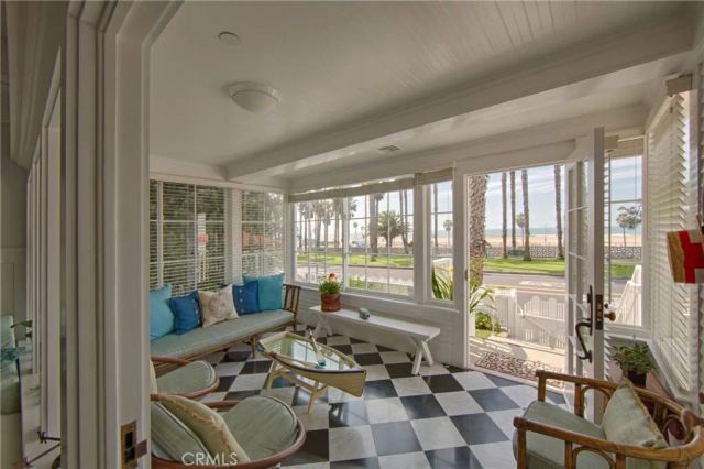 2219 Ocean Avenue, Santa Monica, CA 90405