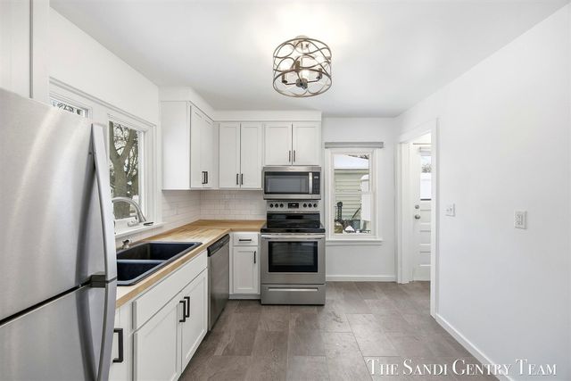 803 S Griffin Street, Grand Haven, MI 49417