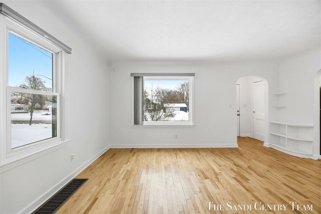 803 S Griffin Street, Grand Haven, MI 49417