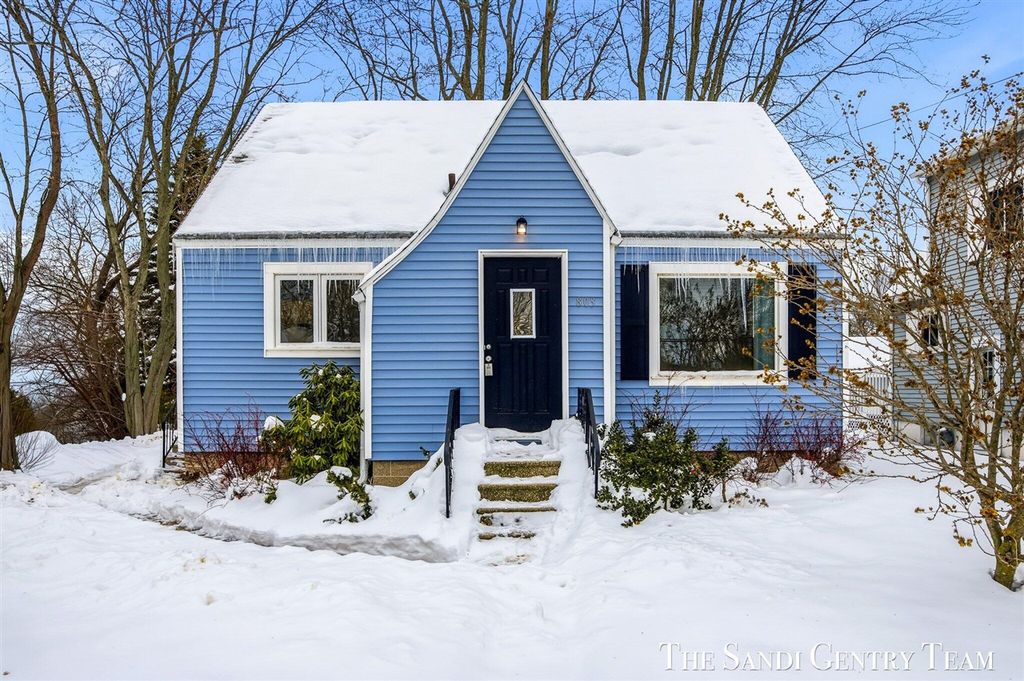 803 S Griffin Street, Grand Haven, MI 49417