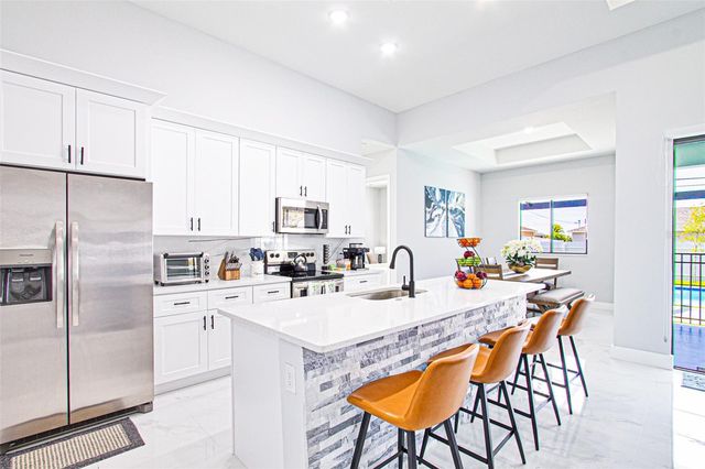 836 NE 6TH PLACE, Cape Coral, FL 33909