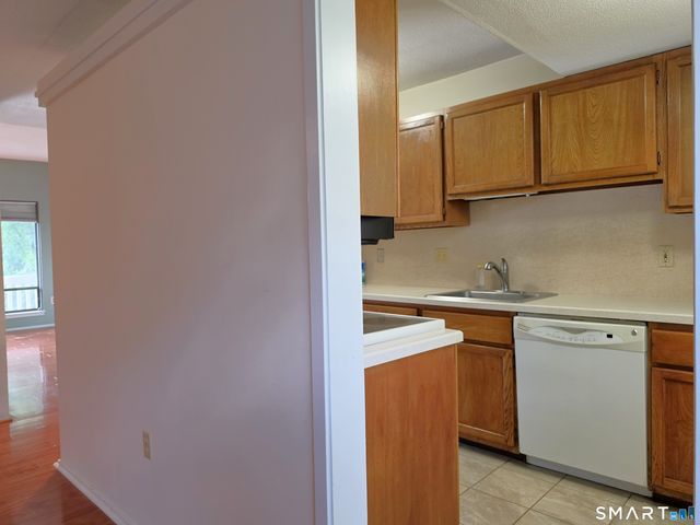 52 Great Meadow Lane 19D, Farmington, CT 06001