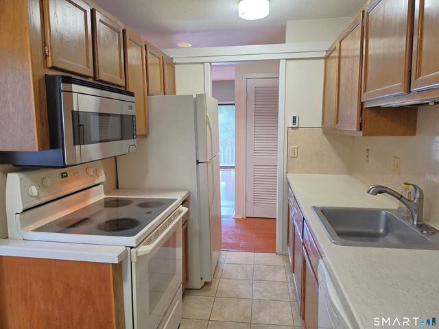 52 Great Meadow Lane 19D, Farmington, CT 06001
