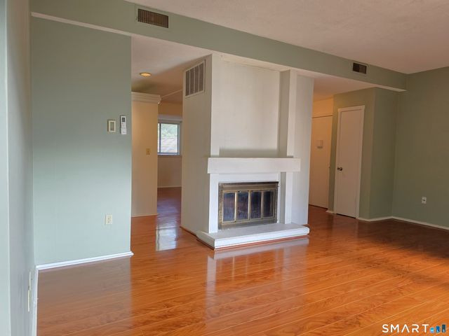 52 Great Meadow Lane 19D, Farmington, CT 06001