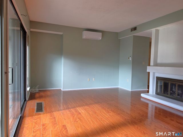 52 Great Meadow Lane 19D, Farmington, CT 06001