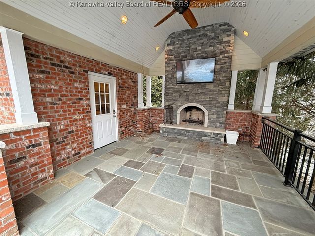 6005 Pinnacle View Drive, Hurricane, WV 25526