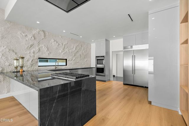 14145 Weddington Street, Sherman Oaks, CA 91401