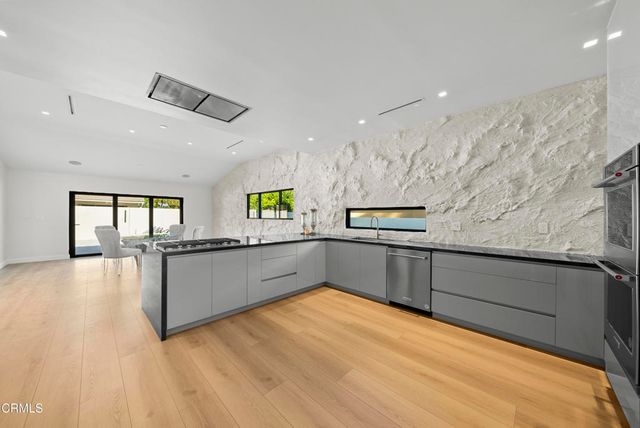 14145 Weddington Street, Sherman Oaks, CA 91401