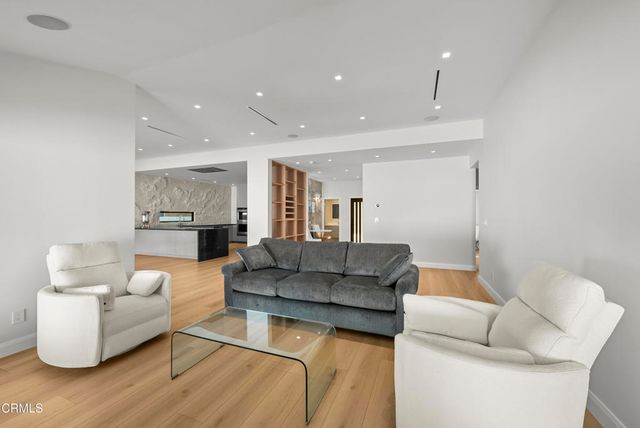 14145 Weddington Street, Sherman Oaks, CA 91401