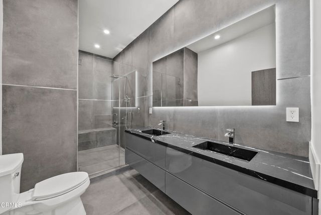 14145 Weddington Street, Sherman Oaks, CA 91401