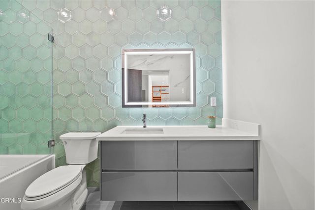 14145 Weddington Street, Sherman Oaks, CA 91401