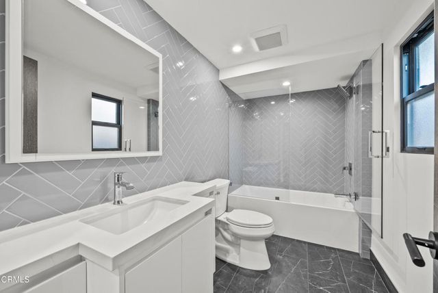 14145 Weddington Street, Sherman Oaks, CA 91401