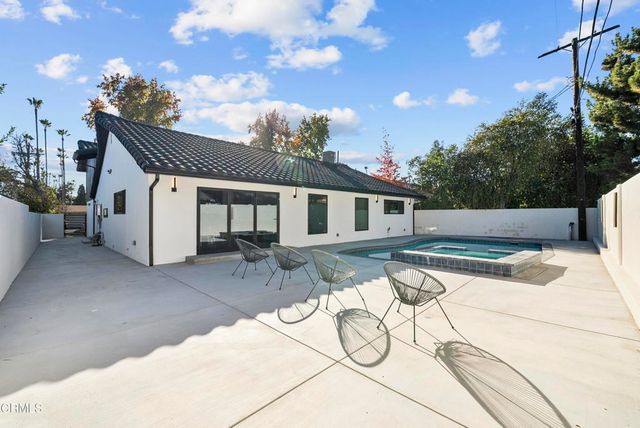 14145 Weddington Street, Sherman Oaks, CA 91401