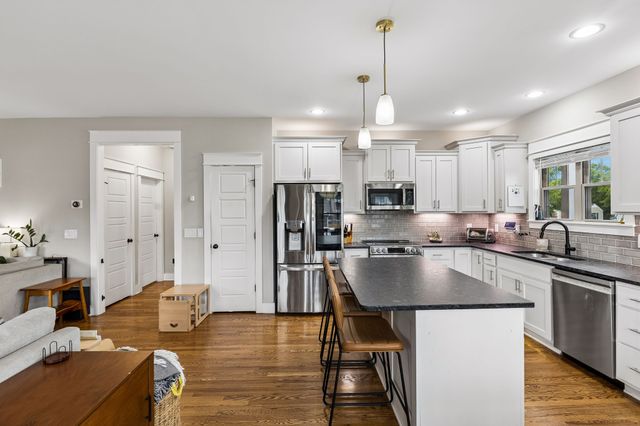1073 Zophi St, Nashville, TN 37216