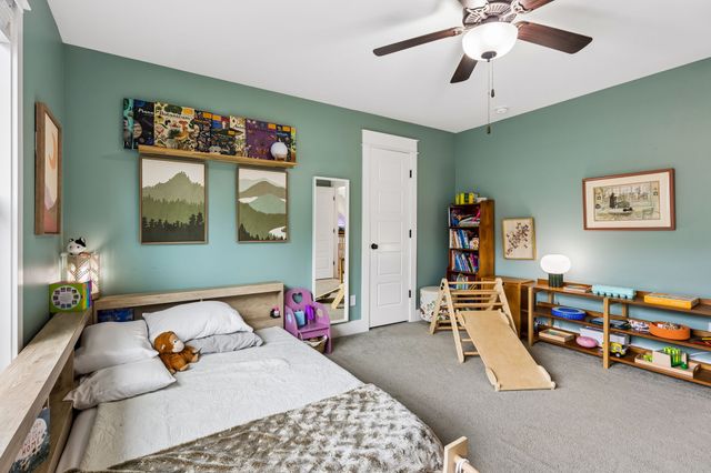1073 Zophi St, Nashville, TN 37216